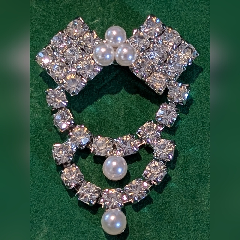 Elegant Silver and Pearl Women's Necklace